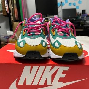 WMNS Nike Air Max 200 Sneakers